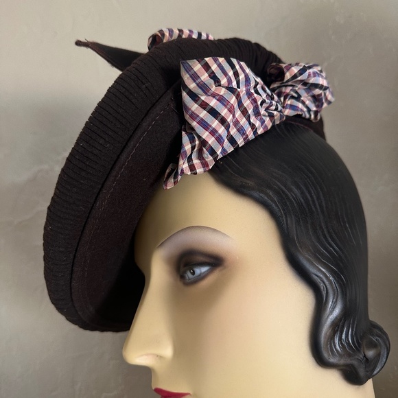 DISTINGUISHED 1940s\' BROWN FEDORA WITH TAFFETA BOWS + UNIQUE BRIM EDGING main image 14